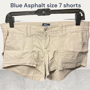 Used Blue Asphalt Size 7 shorts tan